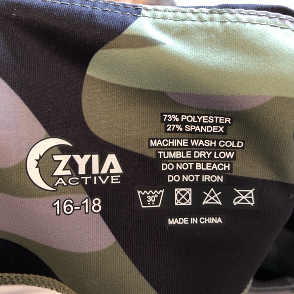 ZYIA Green Camo Pocket Light n Tight 7/8 Leggings - Picture 9 of 9